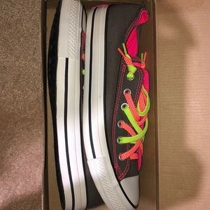 SPECIAL/BUNDLE: 2 pairs of brand new converse!!